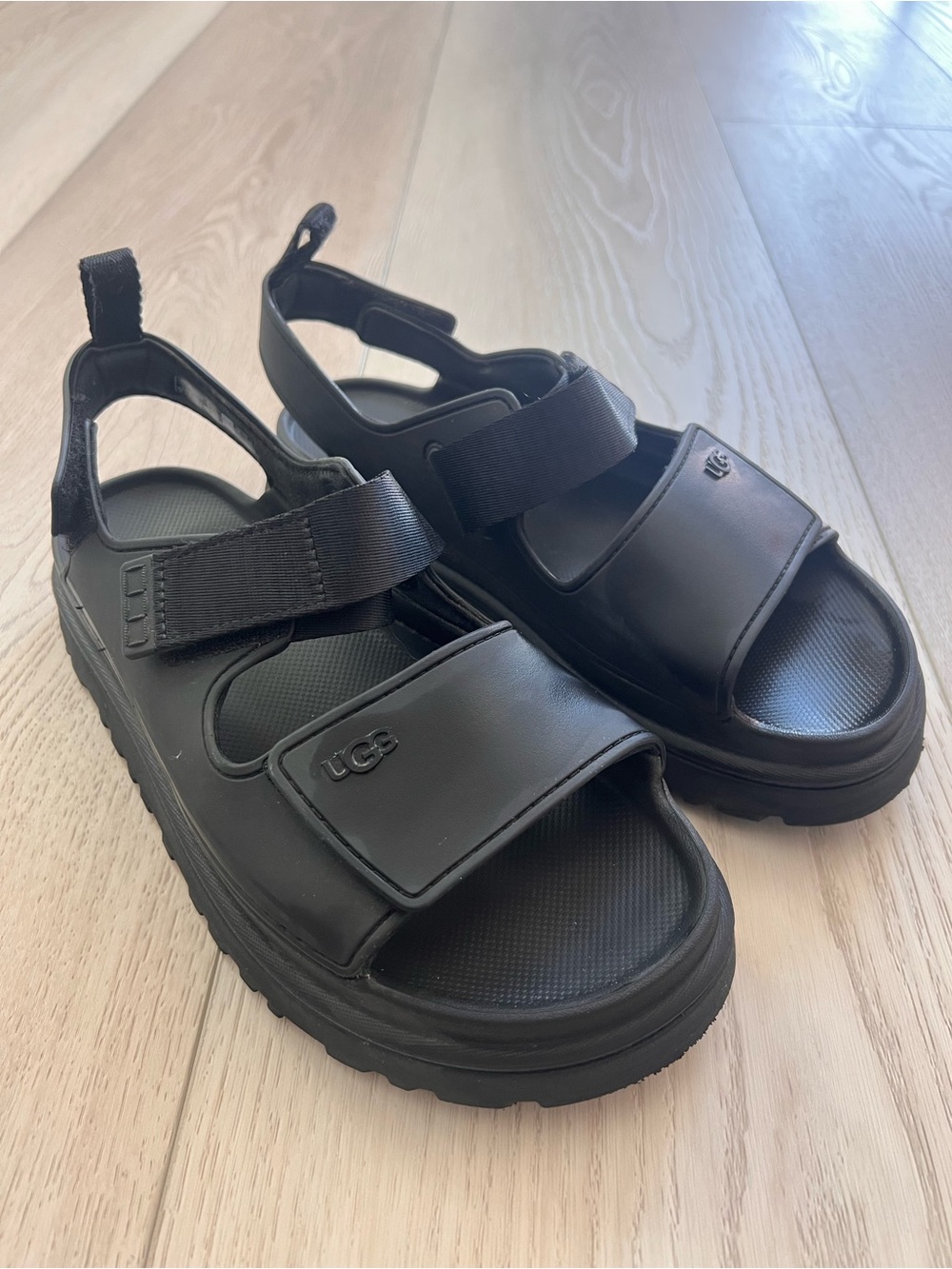 UGG Kids Black Hook-and-Loop Platform Sandals